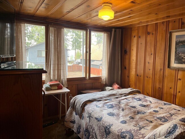 Building Photo - Lovely home with lake views available for ...