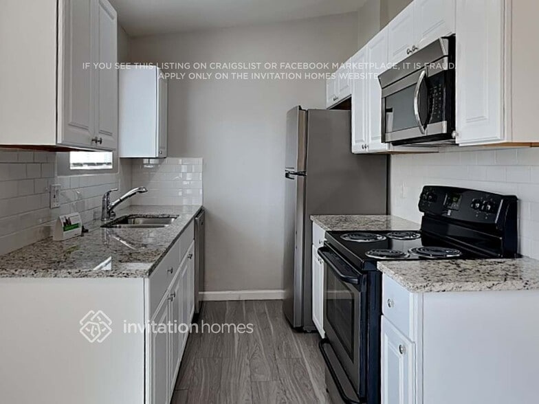 Building Photo - 4895 S Pagosa Cir