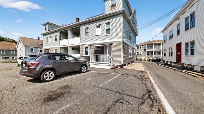 Building Photo - 5 Ropes St