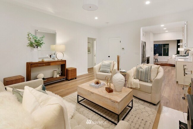 Building Photo - Charming 4BR 2BA Craftsman in Laurelhurst ...