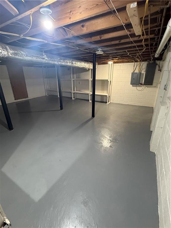 Building Photo - 2404 Elmwood Cir SE