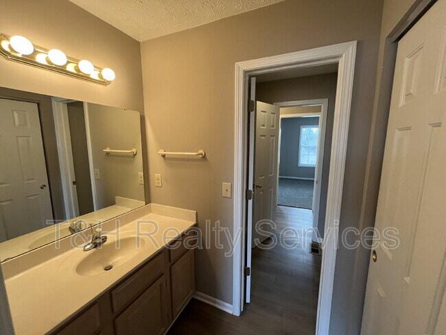 Building Photo - 1552 Brookfield Cir