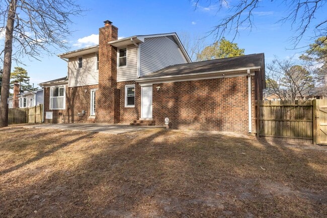 Building Photo - 6257 Lakehaven Dr