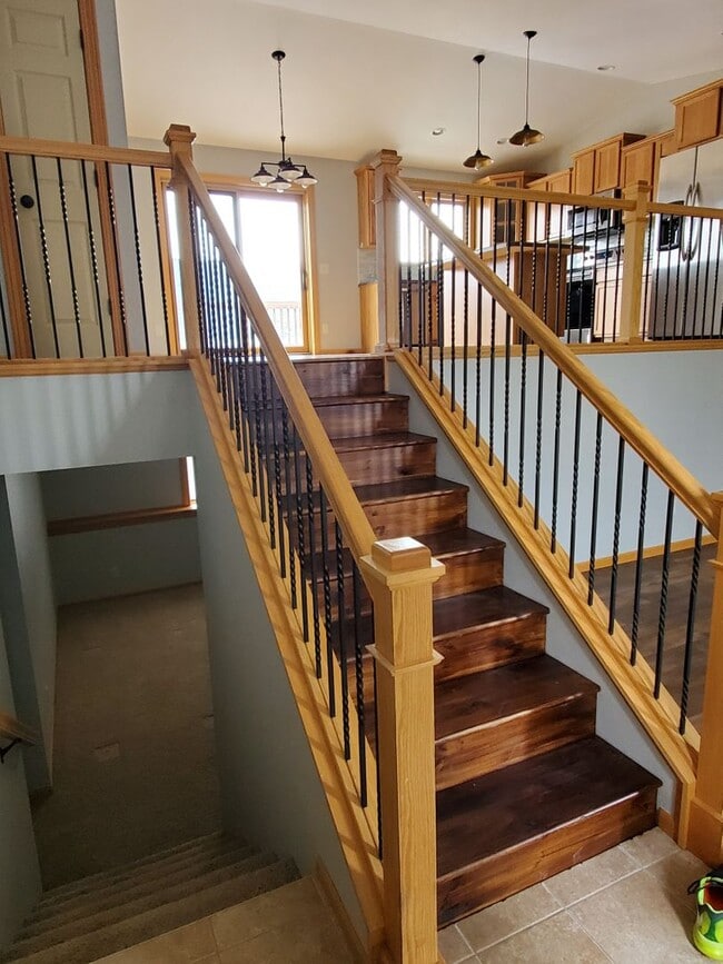 Building Photo - Beautiful 4 bedroom pet friendly house on ...