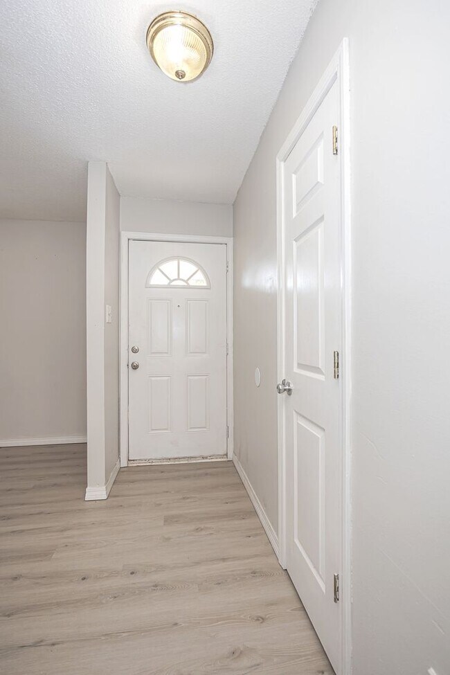 Building Photo - Charming 3-Bed, 2-Bath Home in Pascagoula – Great Location!