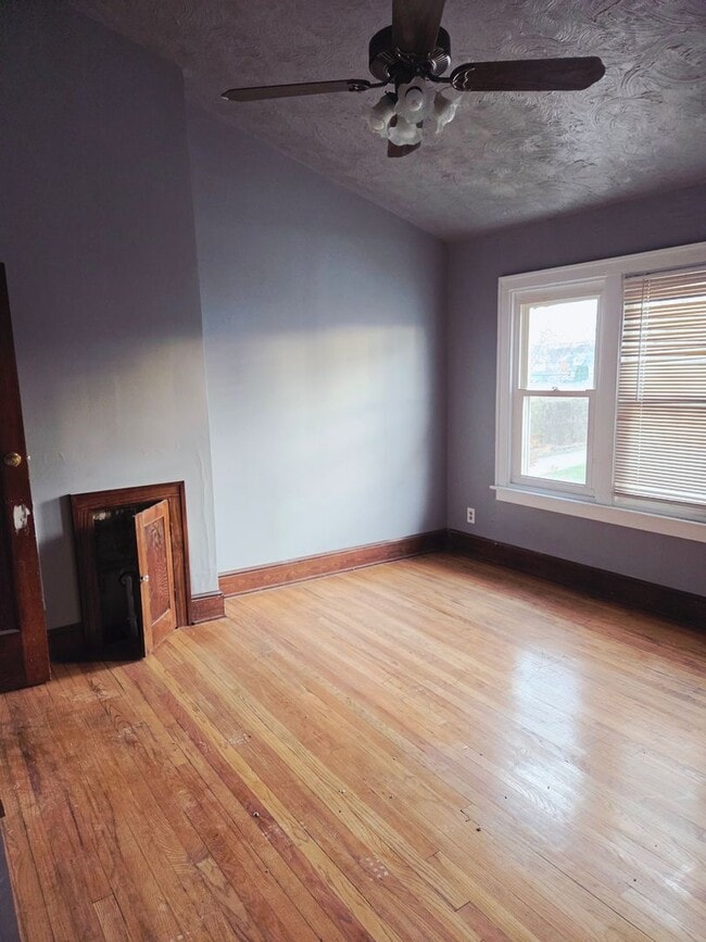 Building Photo - Beautiful Home Waiting To Be Occupied By You