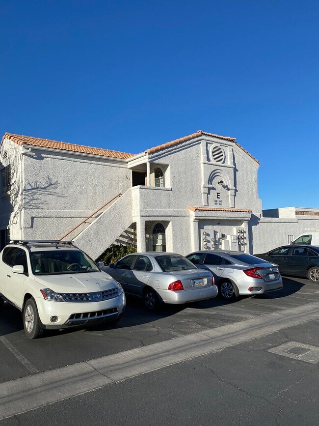 Building Photo - Americana Property Mgmt - Condo 2b - 2b in...