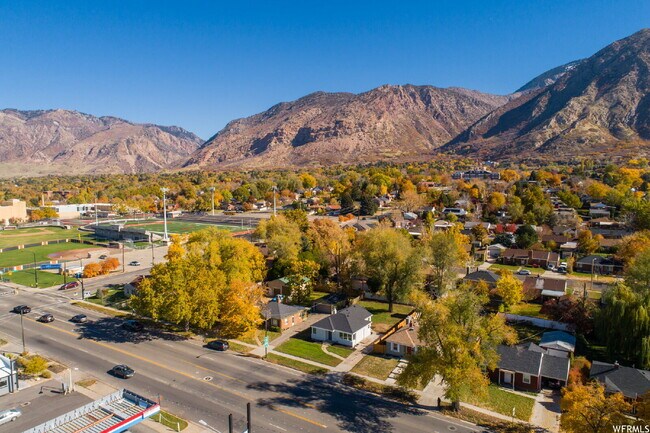 Building Photo - Room for rent in Great Ogden Location!