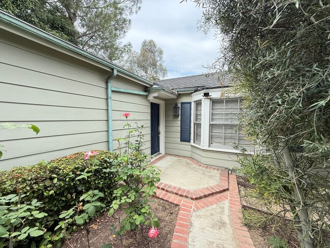 Building Photo - Rare Opportunity in the Heart of South Pas...