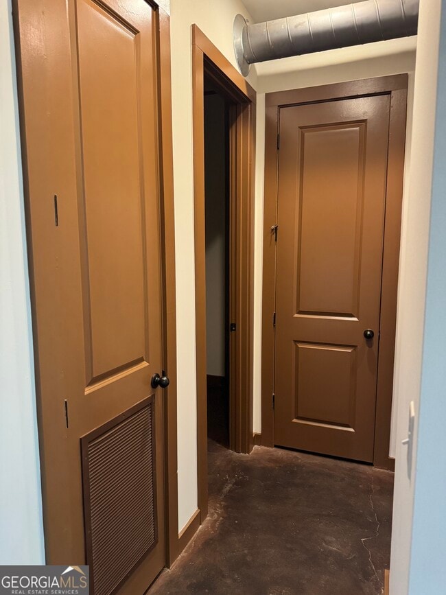 Building Photo - 250 Martha Dr