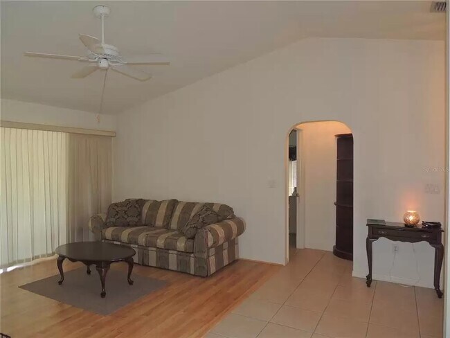 Building Photo - 264 Valdiva St