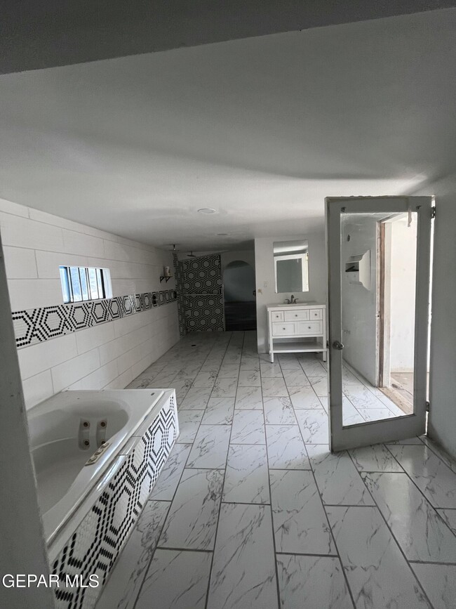 Building Photo - 216 Pacific Dr