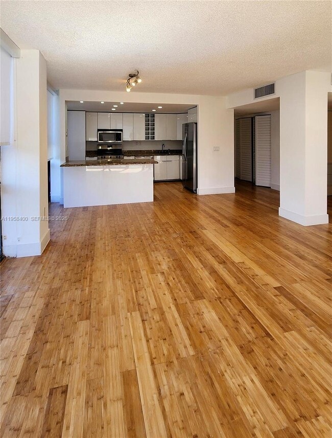 Building Photo - 600 NE 36th St