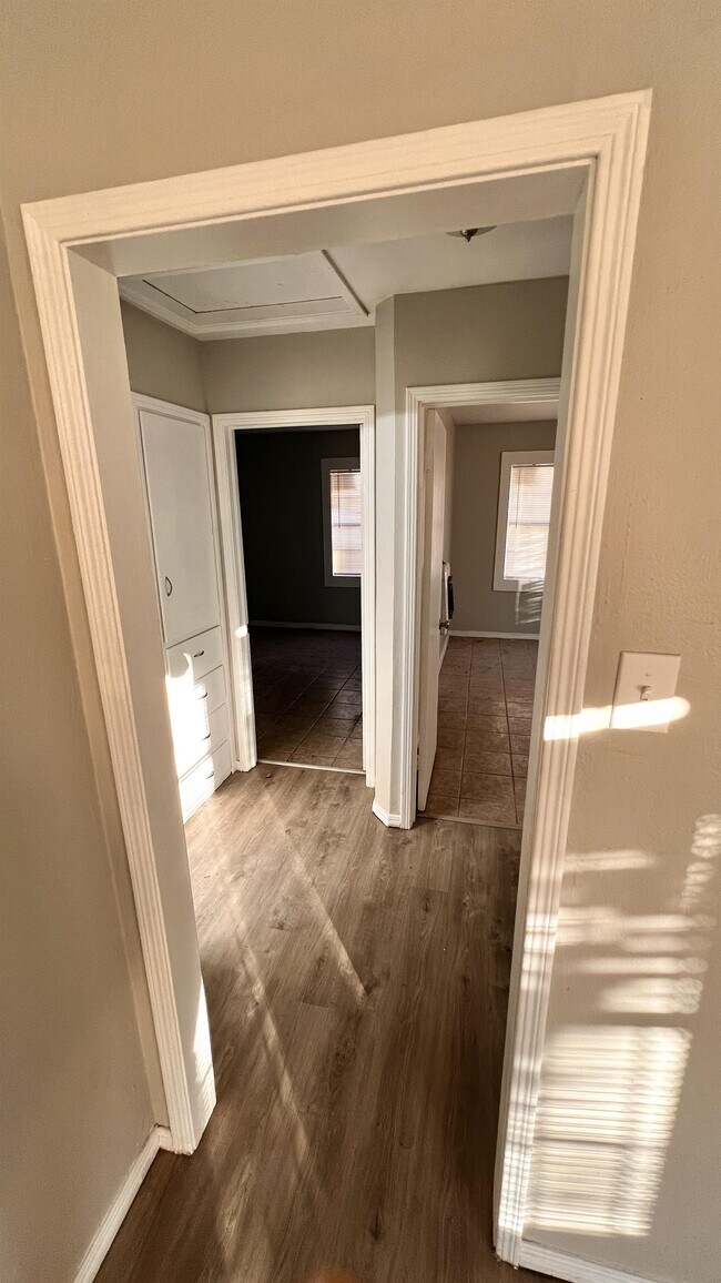 Building Photo - 2333 SW 38th St