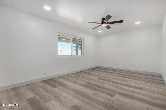 Building Photo - 1008 W Watson Dr