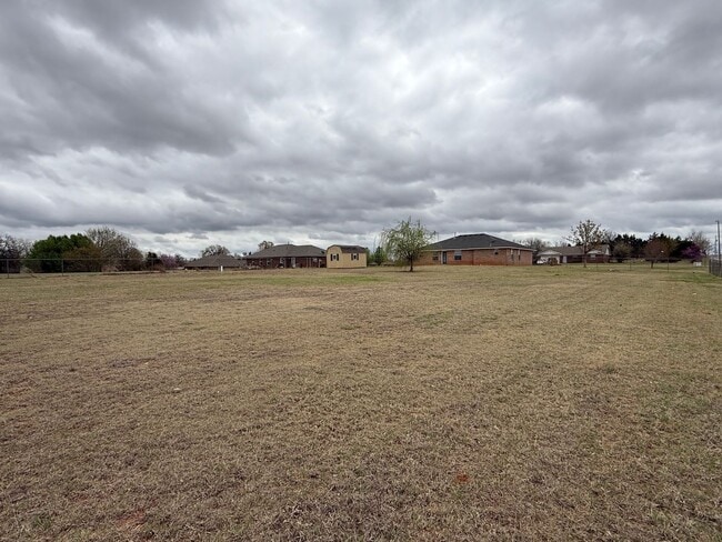 Building Photo - Cozy Retreat on 1 Acre – Perfect for Relax...