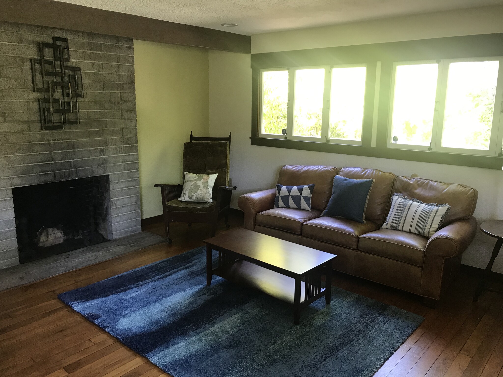 Living Room - Fireplace - 3031 Fulton St