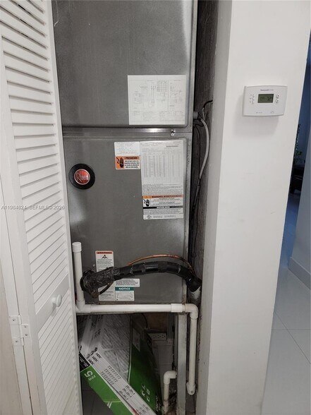 Building Photo - 6300 SW 21st St