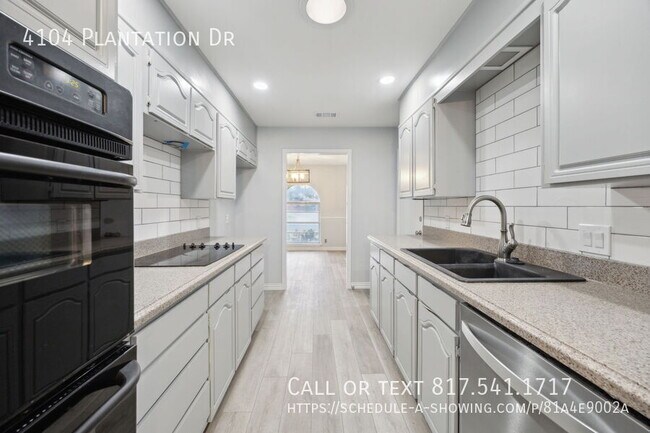 Building Photo - 4104 Plantation Dr