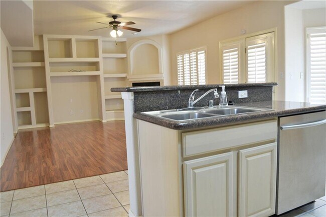 Building Photo - 6332 Franklin Vista Dr