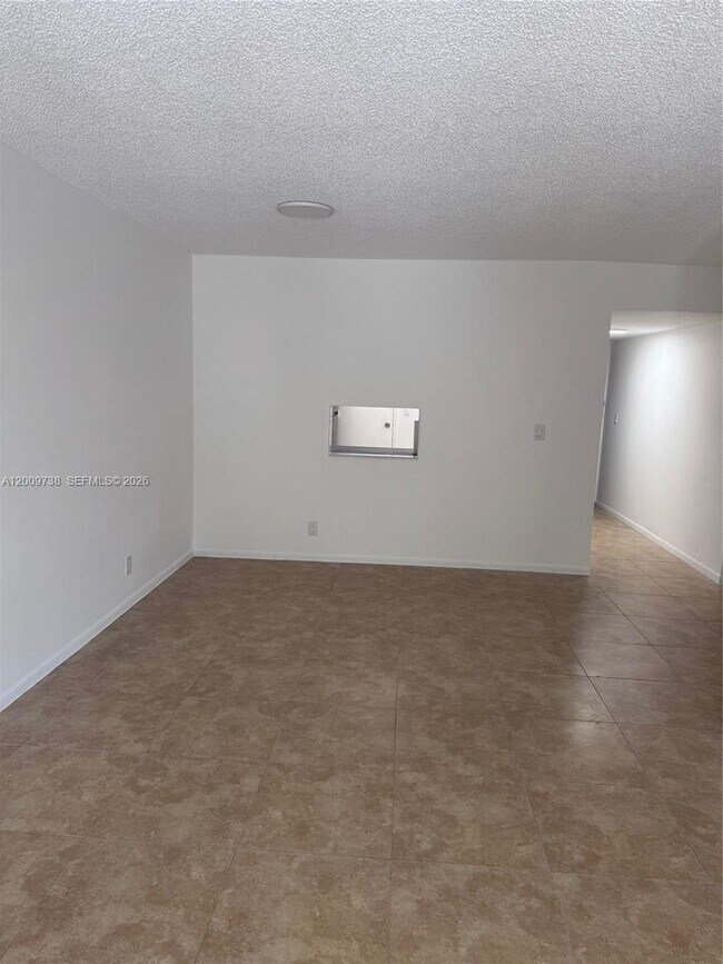 Building Photo - 2821 N Miami Beach Blvd
