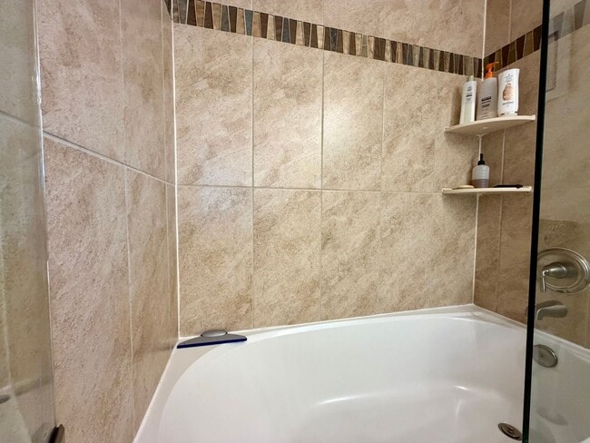 Building Photo - 1539 Barnett St