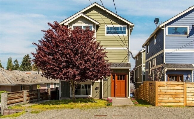 Primary Photo - 10740 Whitman Ave N