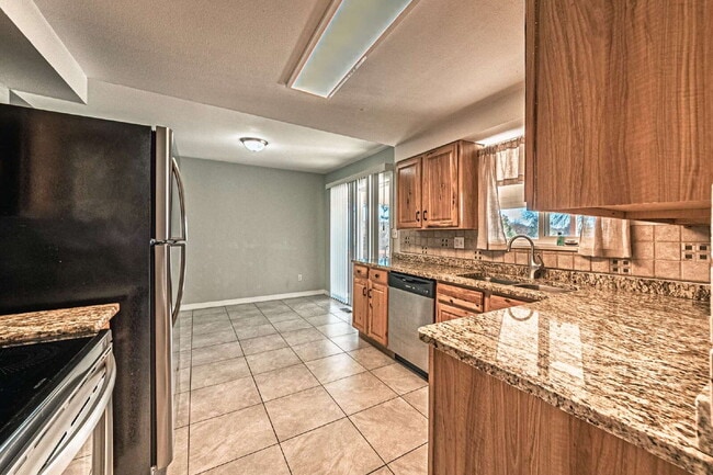 Building Photo - 5 bedrooms ,2 bathrooms and on 0.32 acres for rent