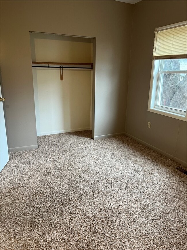 Building Photo - 722 Seneca Pl