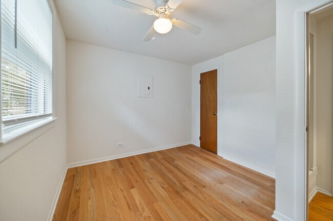 Building Photo - 1011 Garnett Pl