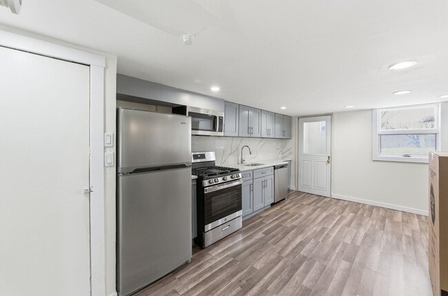 Building Photo - 176 Thorne St