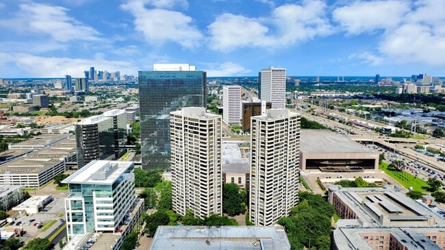 Building Photo - 14 Greenway Plz