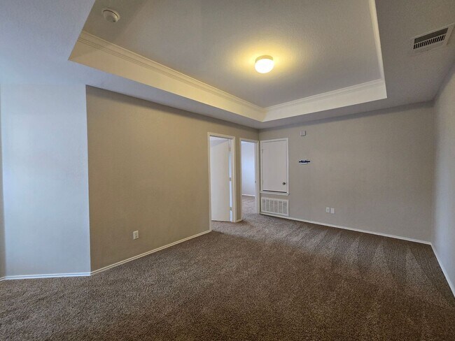 Building Photo - 5302 Lyra Dr