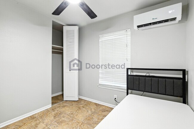 Building Photo - 7023 Westville Dr