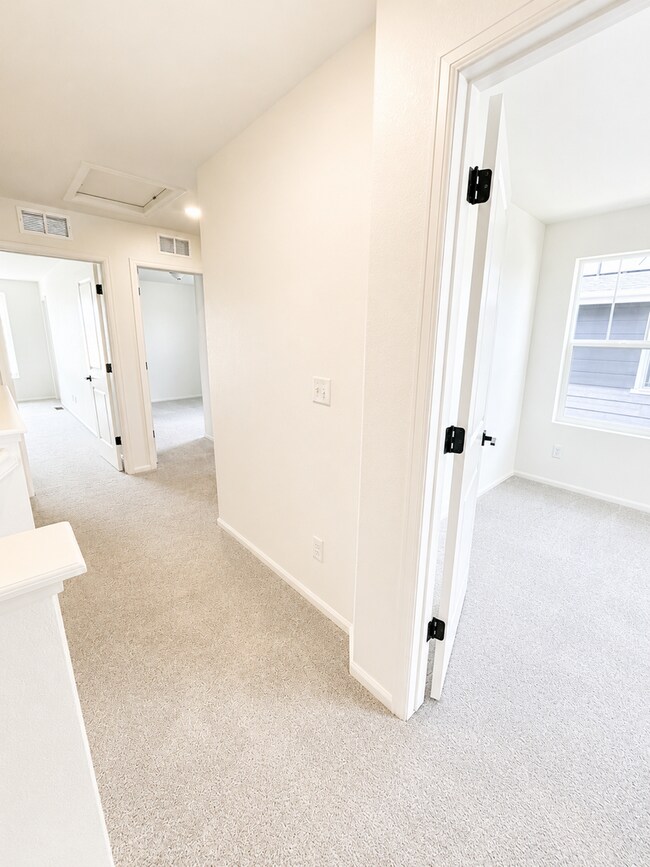 Building Photo - 300 Nighthawk St