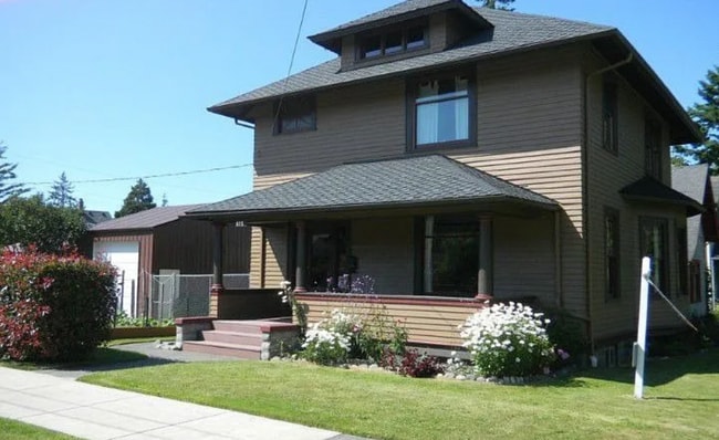 Building Photo - 7 Bedroom Home for Rent in the York Neighb...