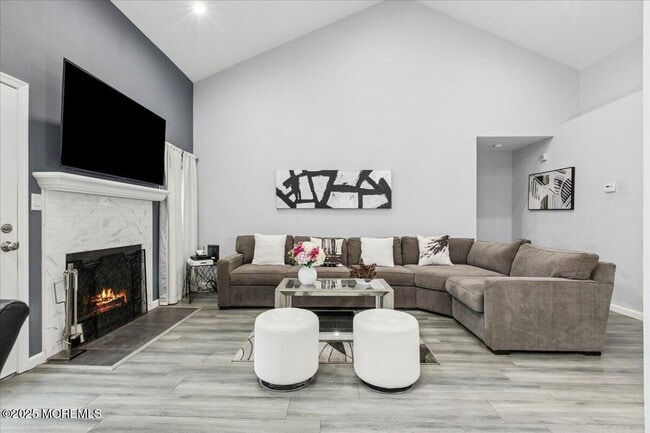 Building Photo - 292 Daisy Dr