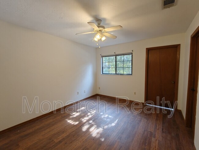 Building Photo - 830 SW 56th Terrace