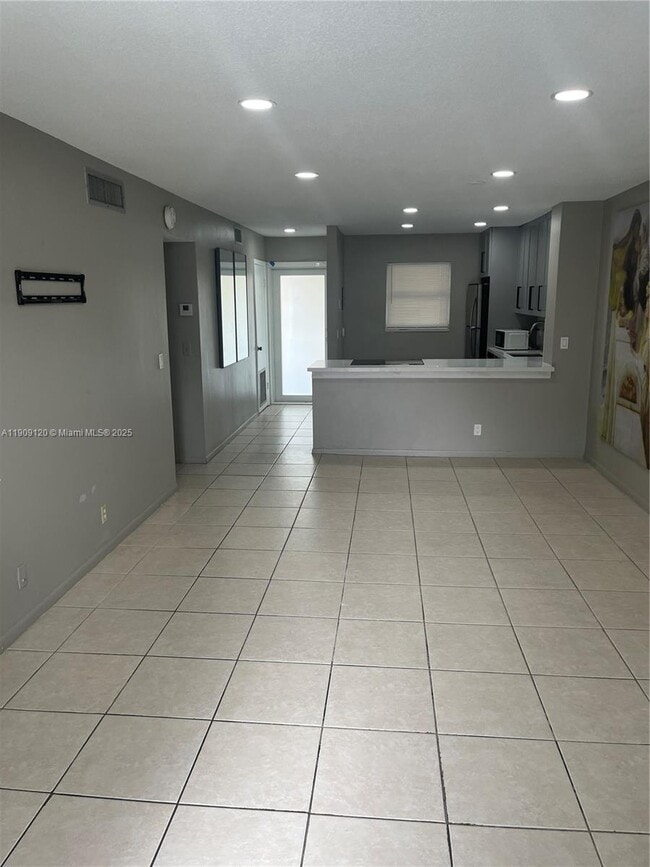 Building Photo - 100 Ashbury Rd