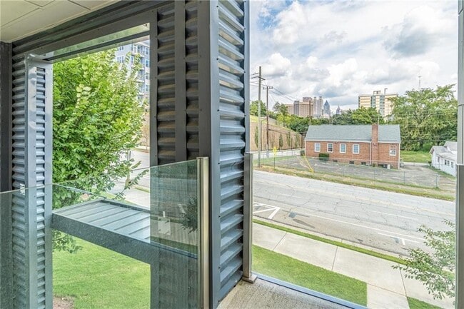 Building Photo - 472 Martin St SE