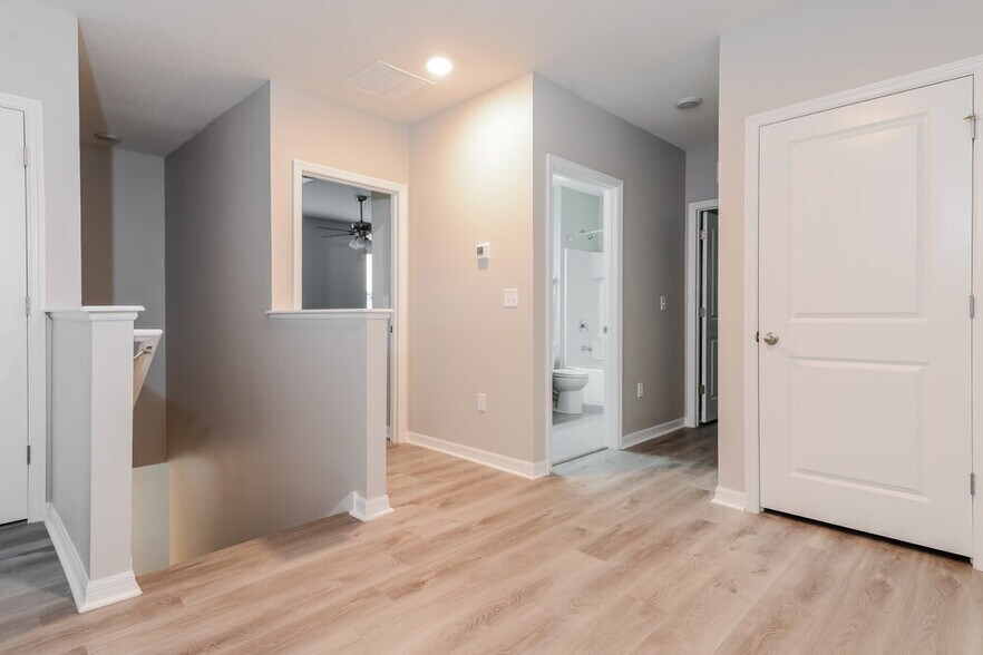 Building Photo - 11162 Leland Groves Dr