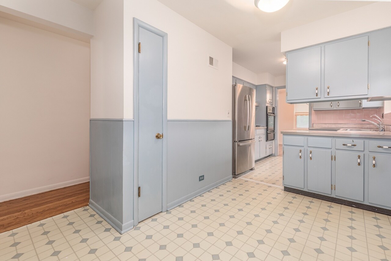 Building Photo - 4218 Oakton St