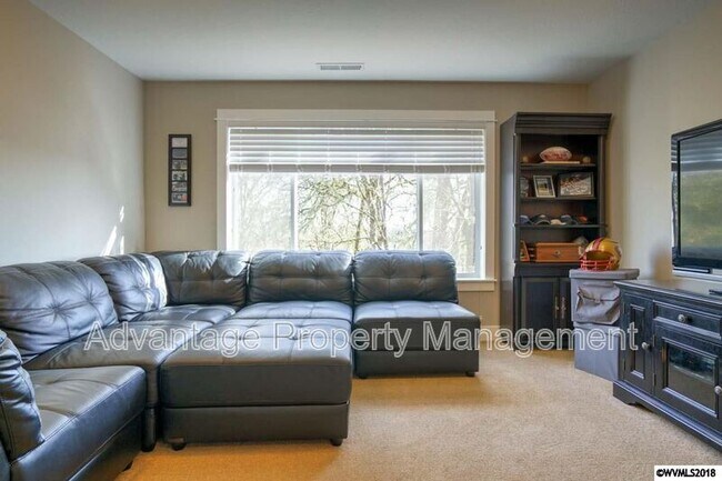 Building Photo - 3525 SE Shoreline Dr