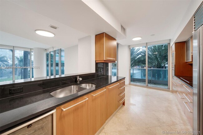 Building Photo - 1331 Brickell Bay Dr