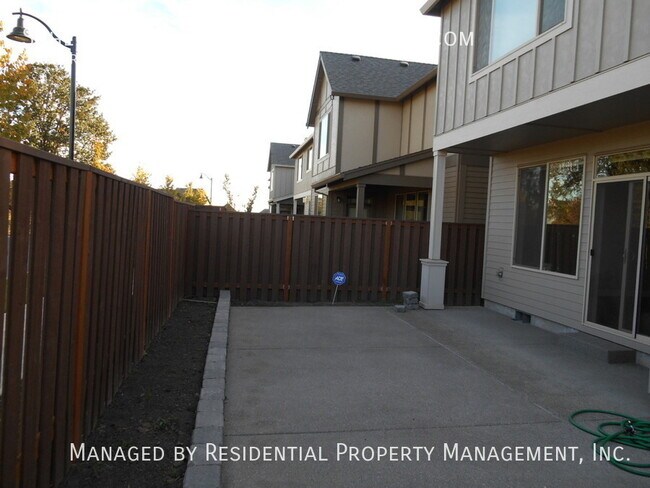 Building Photo - 6984 NW 167th Ave