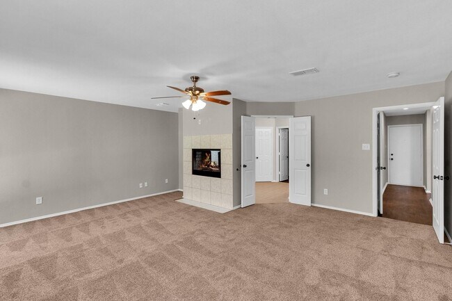 Building Photo - 4729 Woodhaven Ln