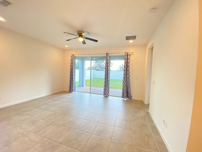 Building Photo - 1273 Hendon Lp