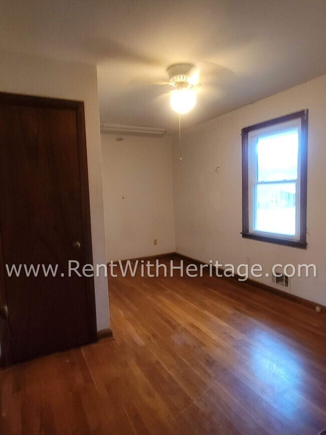 Building Photo - GRAMPA'S BUNGELOW - AWESOME BRICK RANCH WITH FULL UNFINISHED BASEMENT / GREAT LOCATION