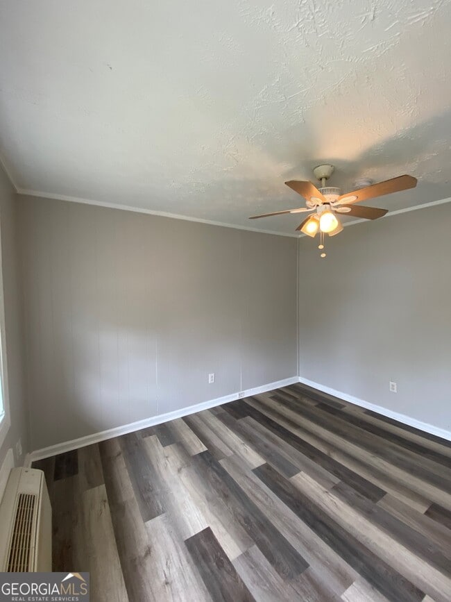 Building Photo - 6501 Elsie St