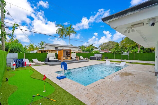 Building Photo - 1255 NE 199th St